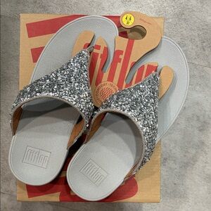 FitFlop “LuLu” Shimmer Foil Thongs size 6